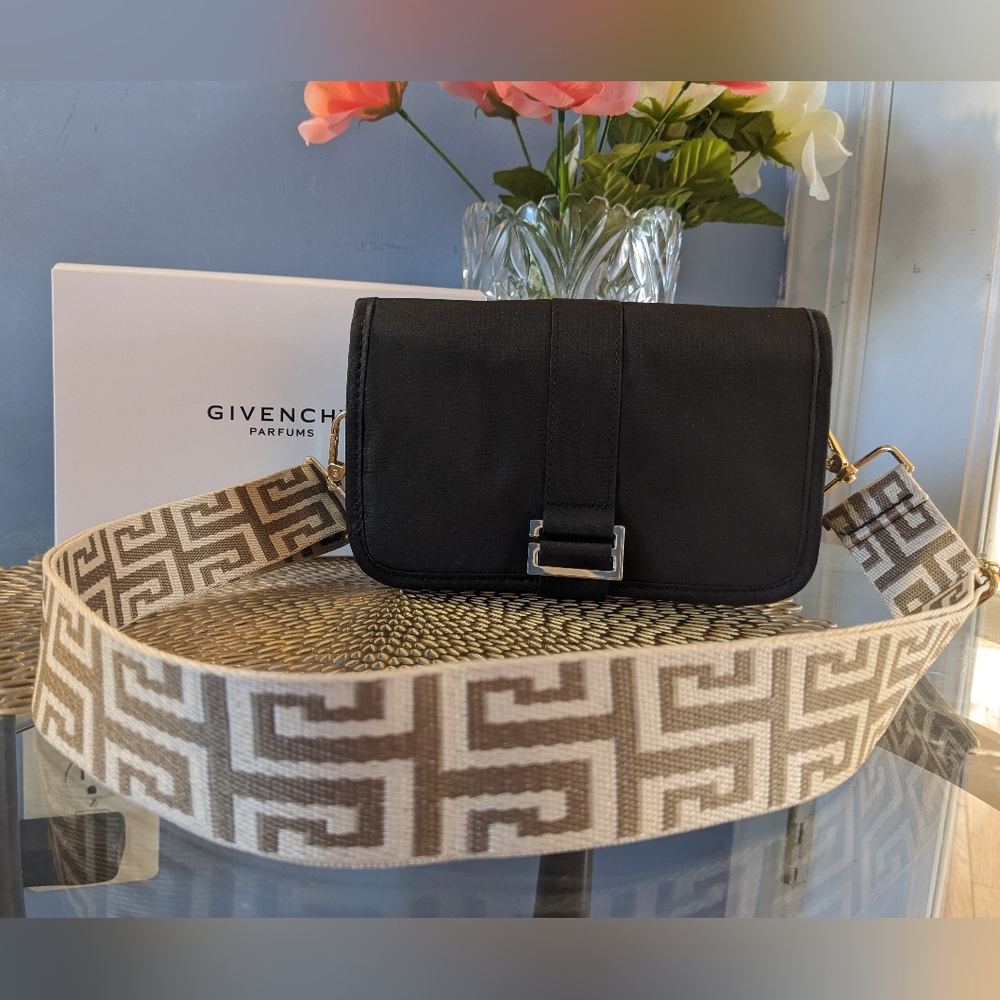 Givenchy - Picture 5 of 10